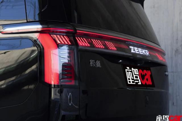 009 CAR REVIEWS米乐m6情绪价值拉满——试驾极氪(图5)