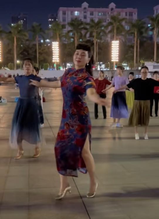 支持绿衣大妈过往被扒警方回应湖北大妈高考打鼓扰民：家属称(图14)