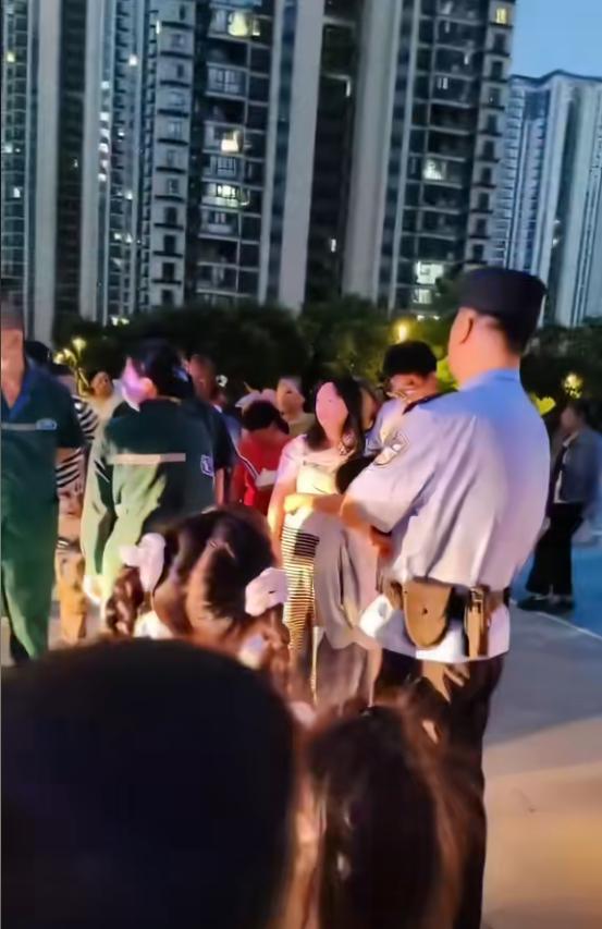 支持绿衣大妈过往被扒警方回应湖北大妈高考打鼓扰民：家属称(图13)